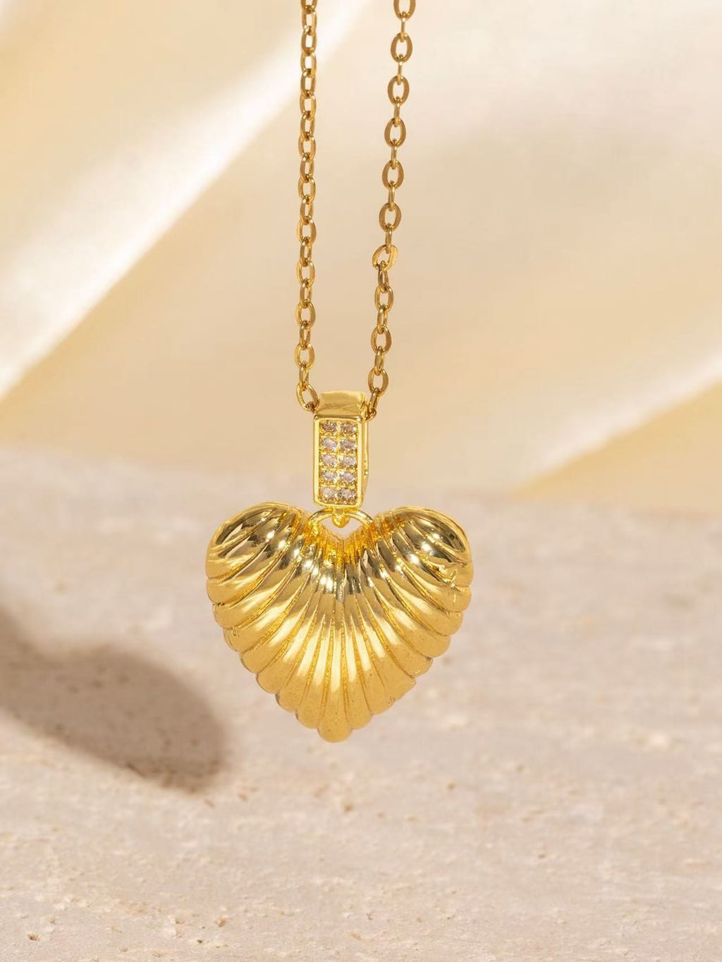 Exquisite heart pendant