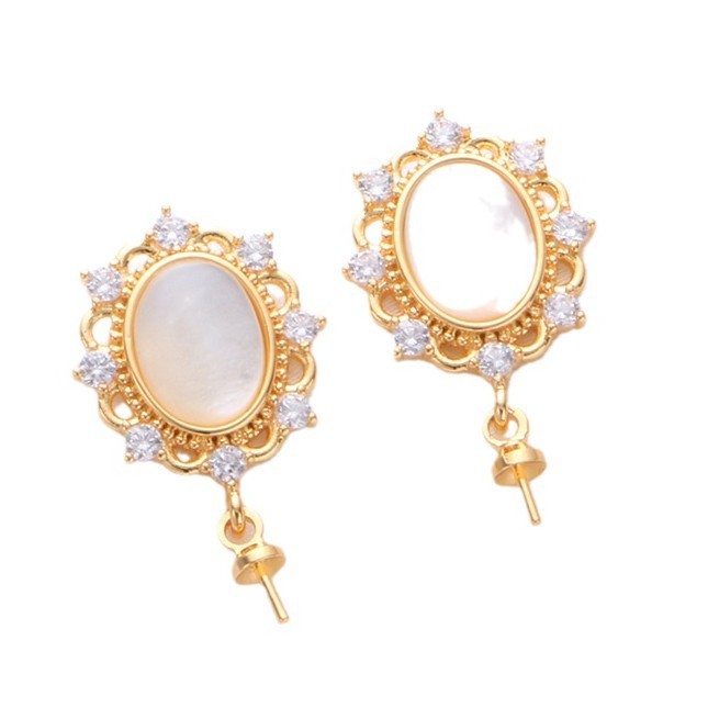 Luxe Pearl Kiss Studs