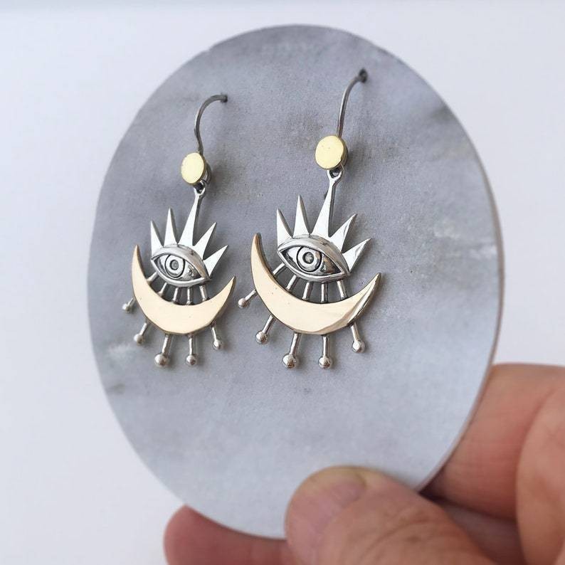 Retro Personality Horus Eye Moon Earrings