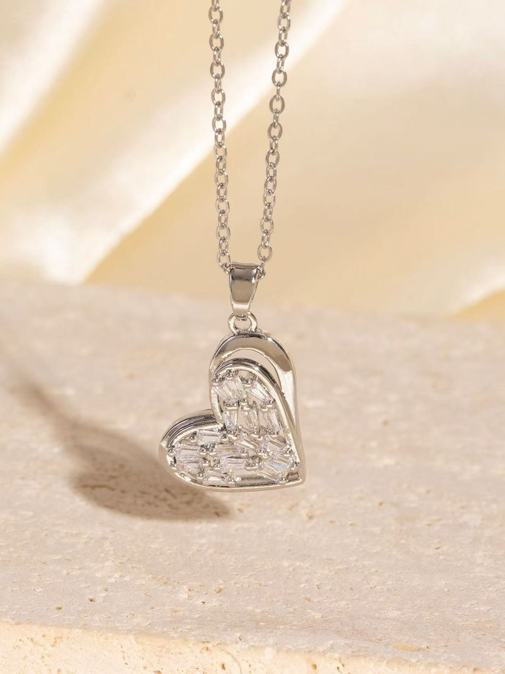Exquisite heart pendant