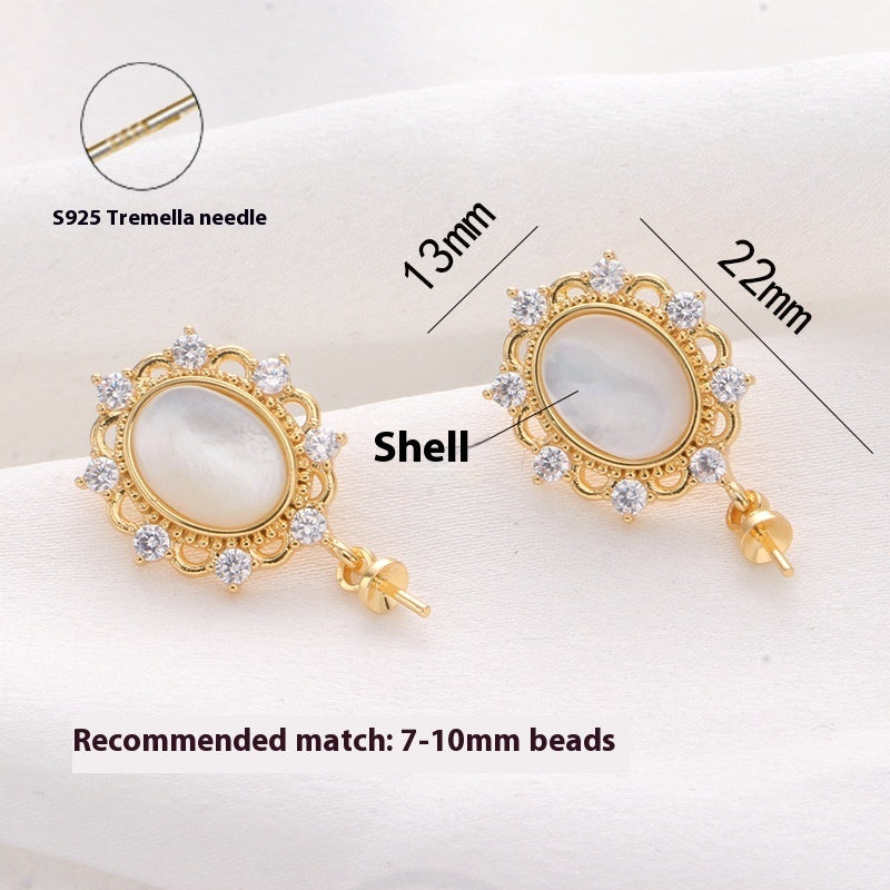 Luxe Pearl Kiss Studs