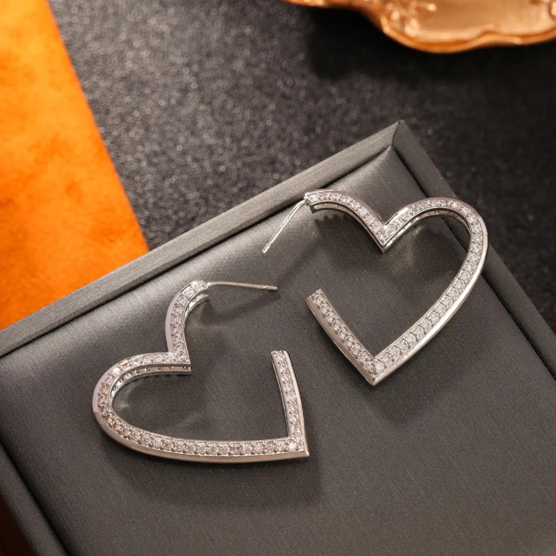 Classic Simple small love heart earring with double sided zicron