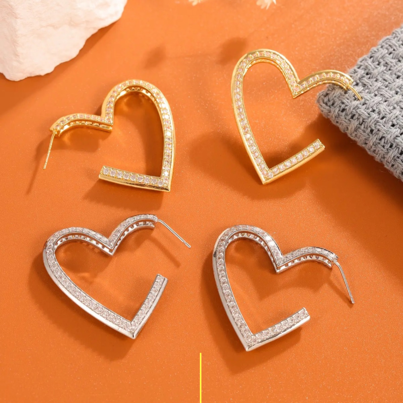 Classic Simple small love heart earring with double sided zicron