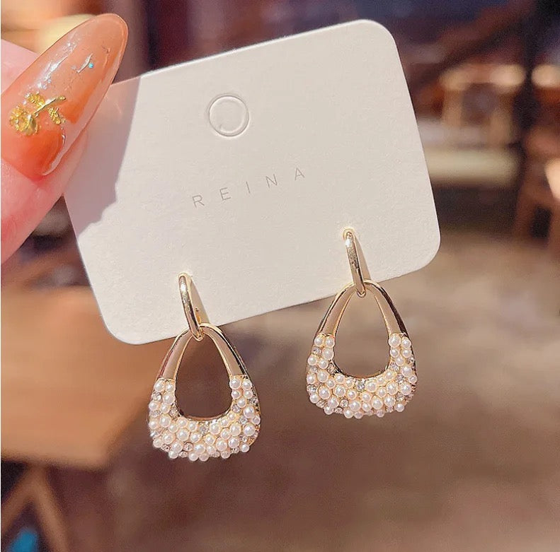 Antique Charm Baroque Pearl Drop earring  (Silver)
