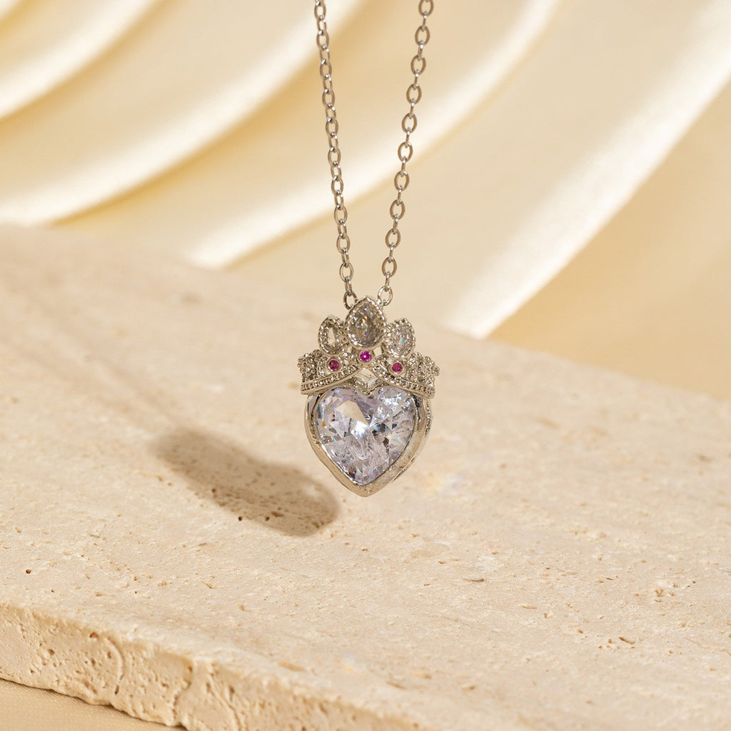 Exquisite heart pendant