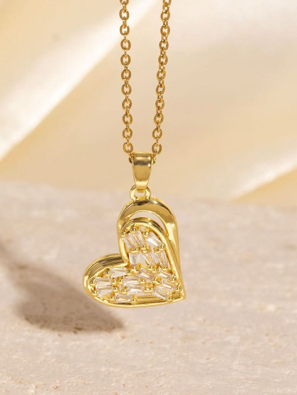 Exquisite heart pendant