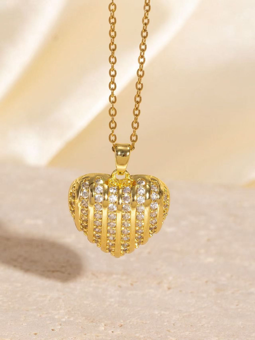 Exquisite heart pendant